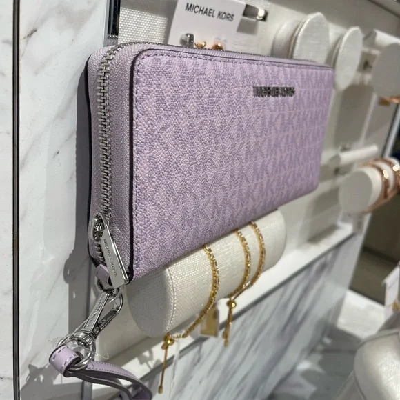 MICHAEL KORS Jet Set Lg Signature Logo Continental Wallet Wristlet
Lt Quartz - Picture 6 of 16